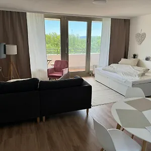 1 Mit Balkon Und Kueche Apartment